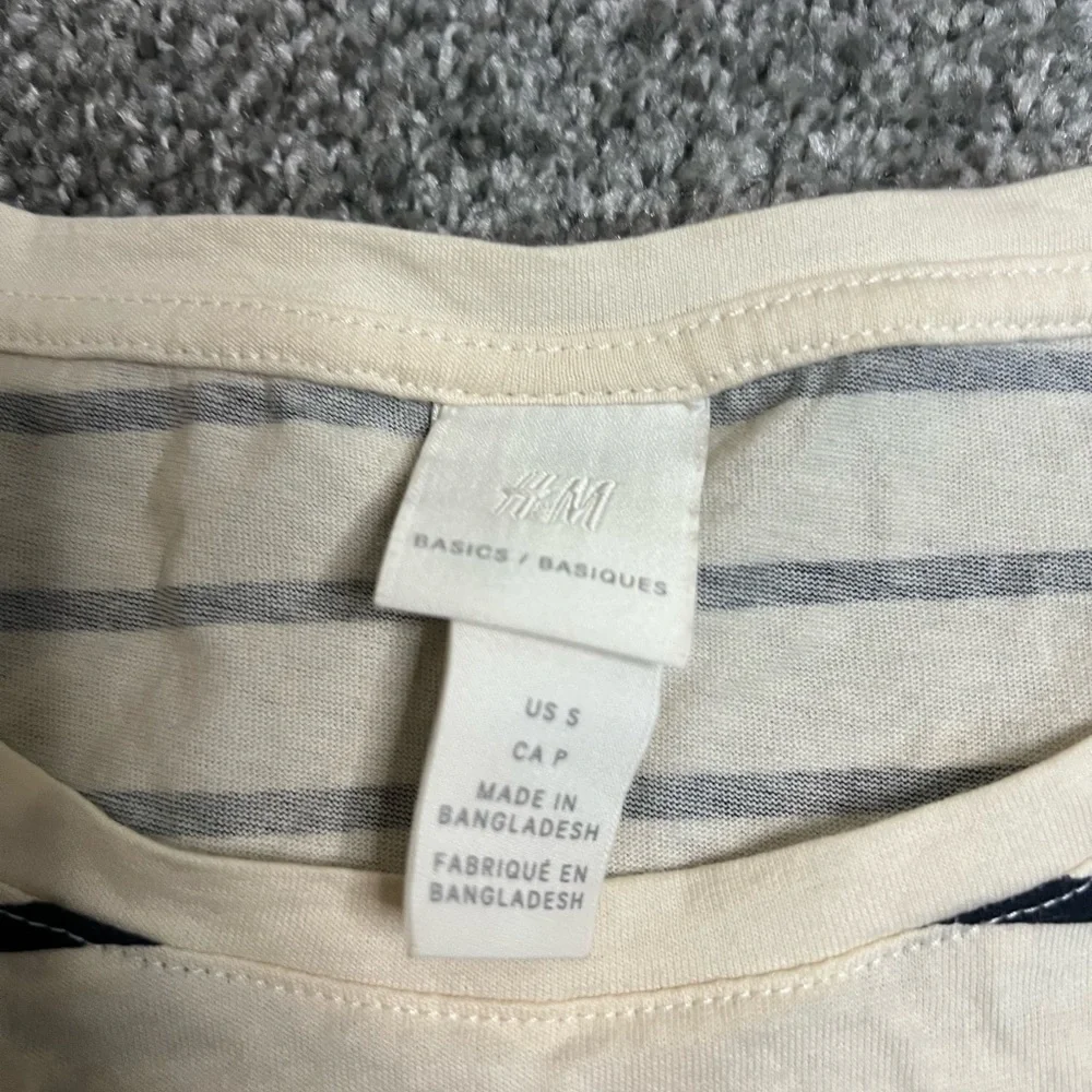H&M Basic Top - Picture 2 of 2